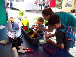 Bio-Kräutergarten mit 15m² Zelt mieten – play and fun team